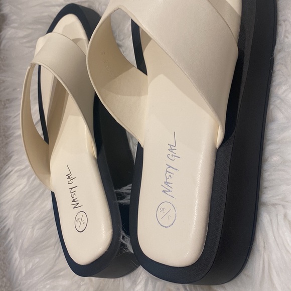 BRAND CREAM NEW FAUX LEATHER THONG FLATFORM SANDAL - Picture 6 of 6